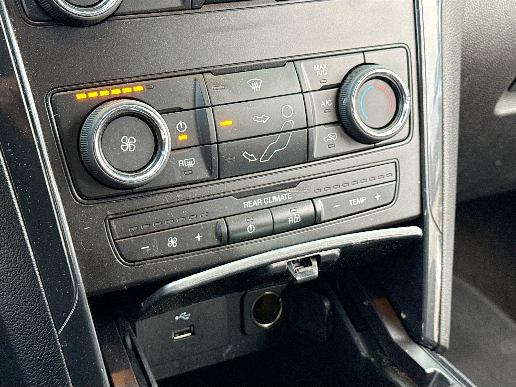 Certified 2018 Ford Explorer XLT image 10