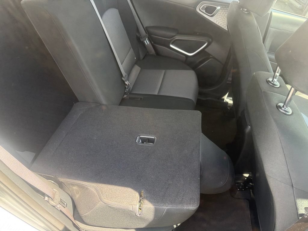 Used 2025 Kia Soul LX w/ LX Technology Package FWD image 43