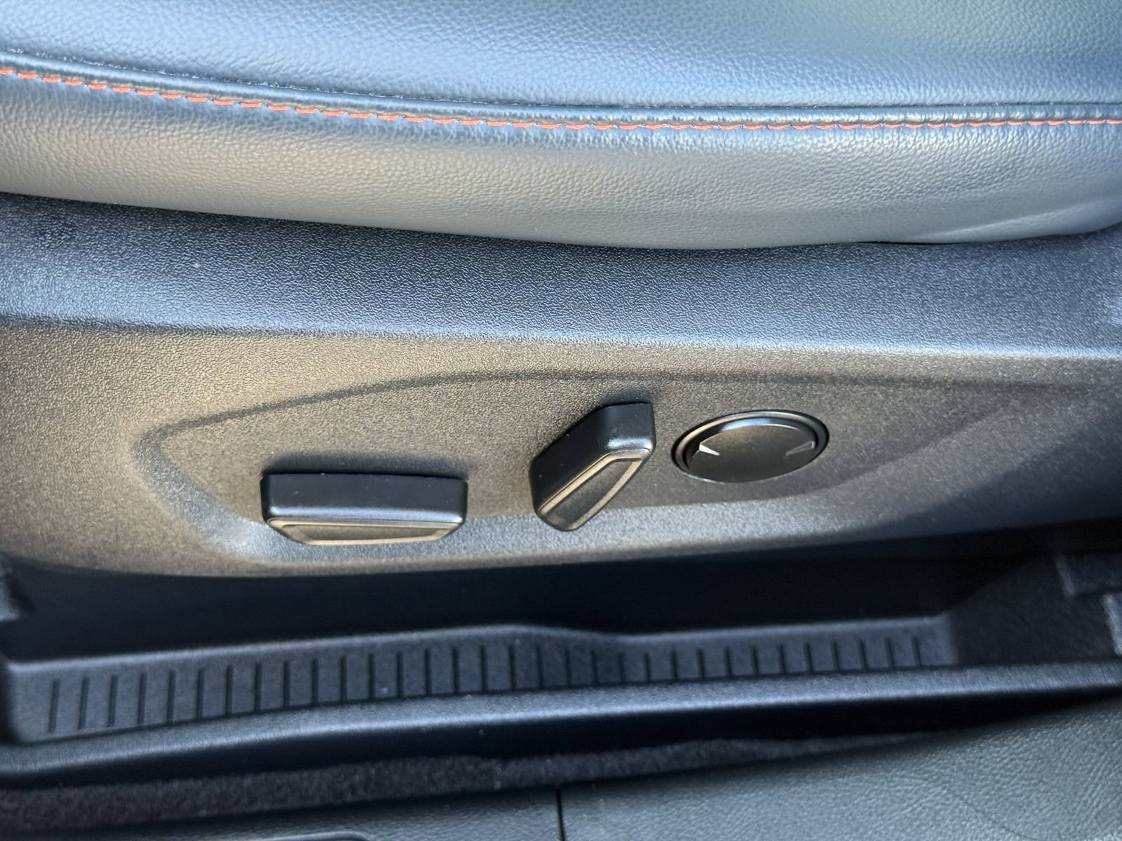 Certified 2024 Ford Edge SEL w/ Sport Appearance Package image 19