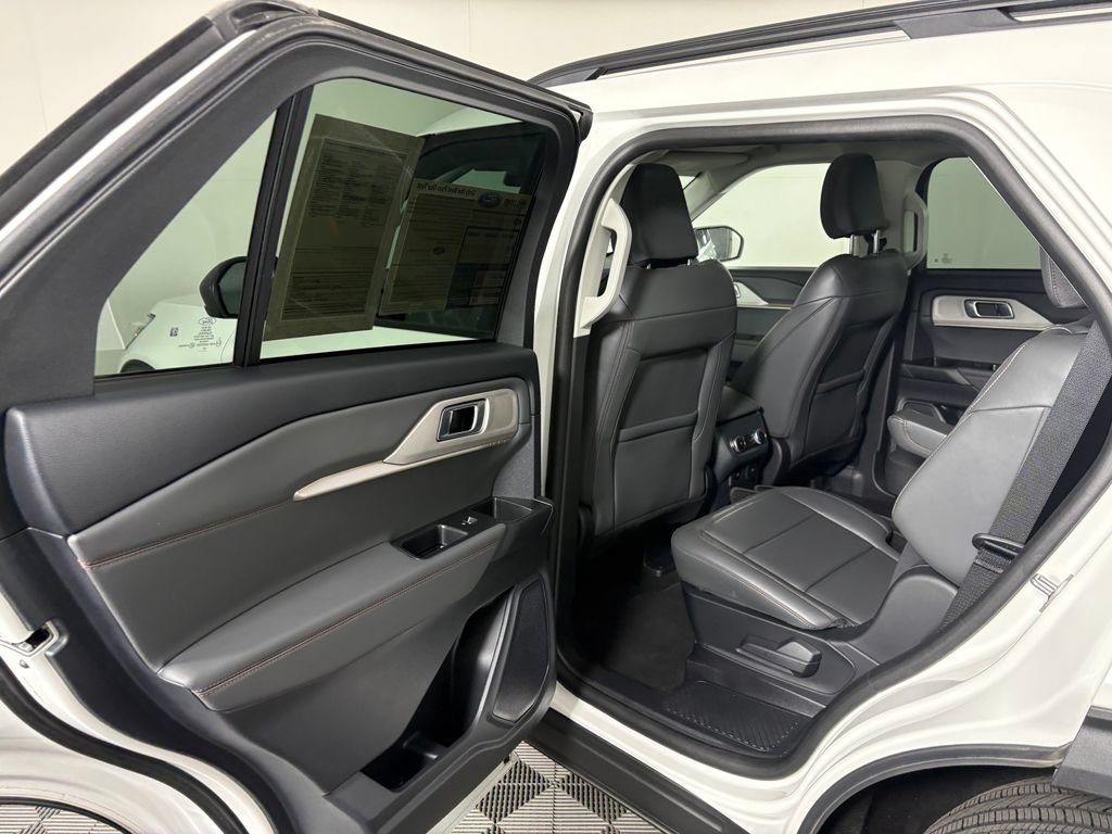 Certified 2025 Ford Explorer Active w/ Active Comfort Package AWD/4WD image 29