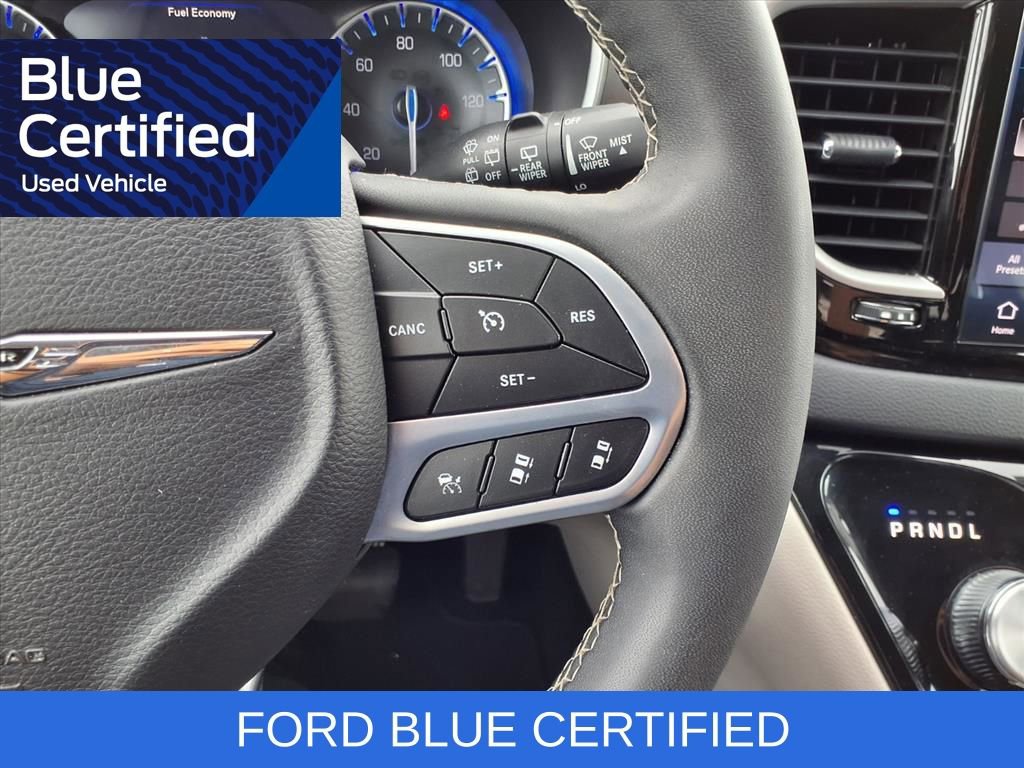 Used 2024 Chrysler Pacifica Touring-L image 17