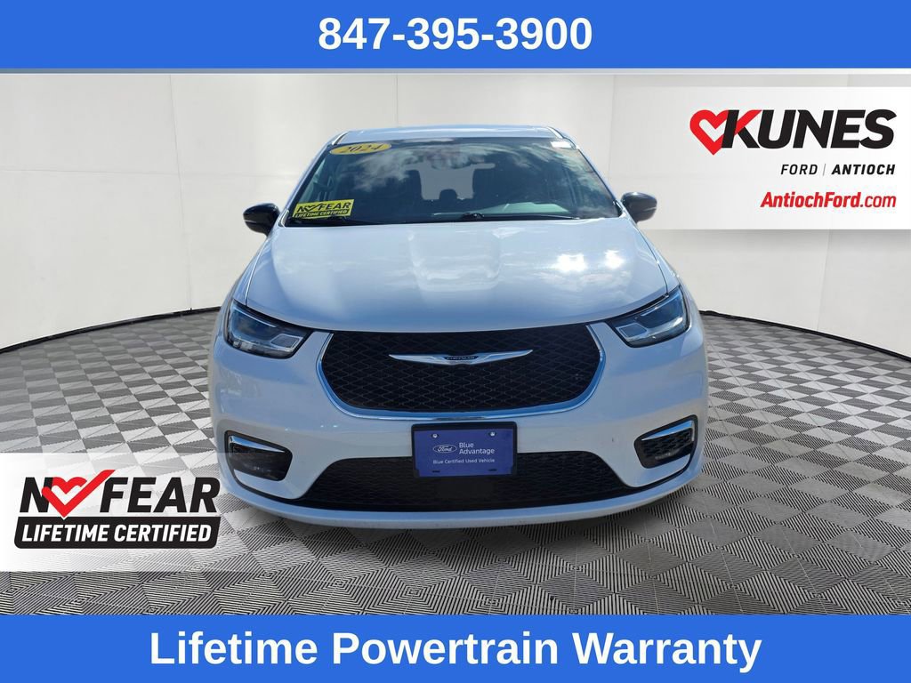 Used 2024 Chrysler Pacifica Touring-L image 8