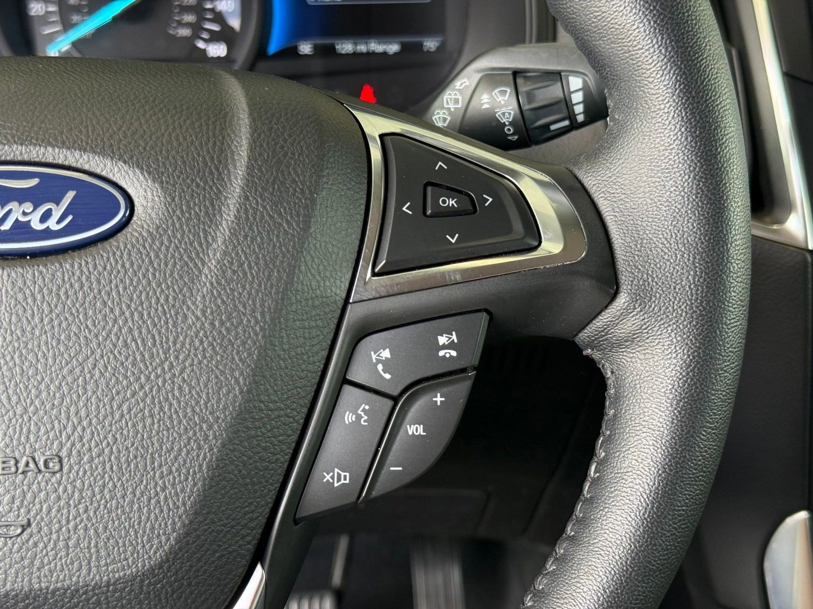 Certified 2024 Ford Edge Titanium image 27