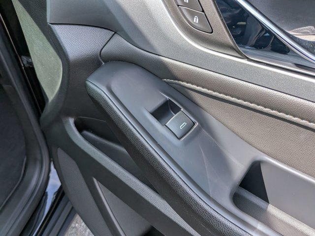 Used 2022 Chevrolet Traverse LT image 34