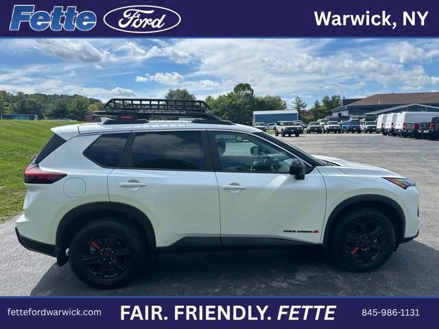 Used 2025 Nissan Rogue SV AWD/4WD image 7