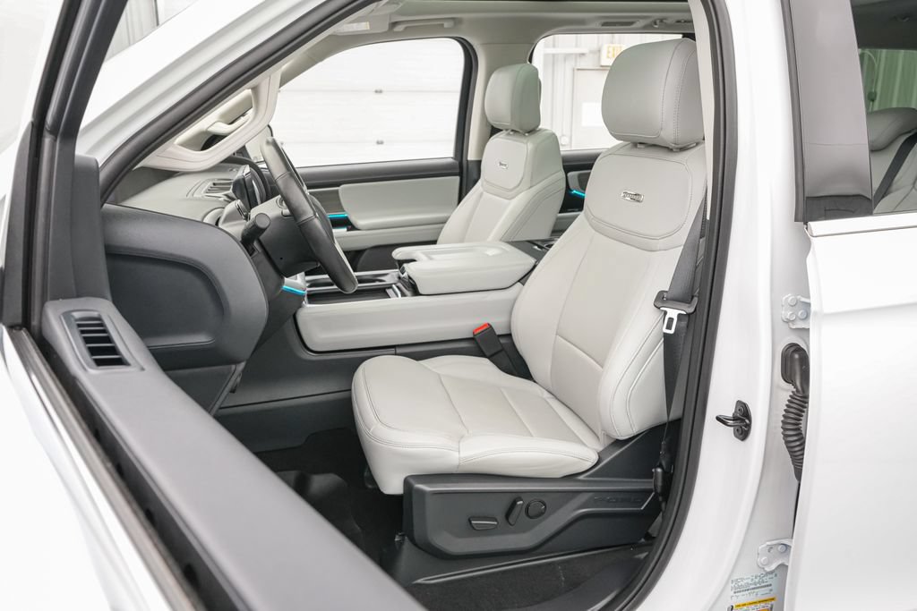 Certified 2025 Ford Expedition Platinum AWD/4WD image 12