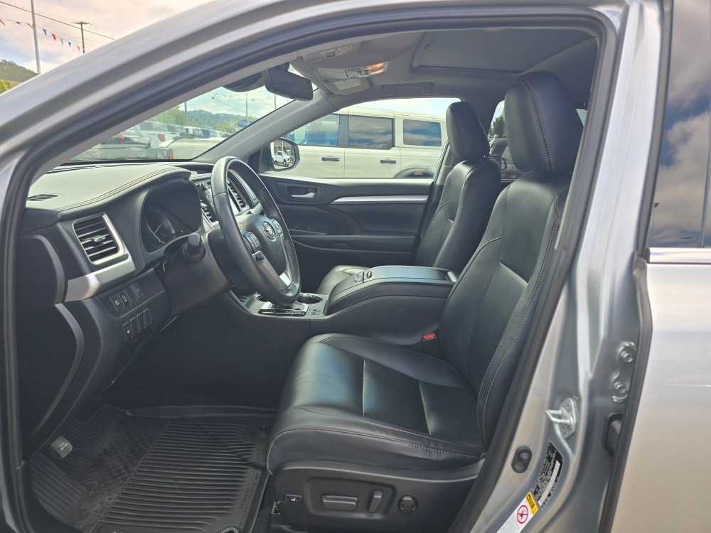 Used 2019 Toyota Highlander XLE AWD/4WD image 9