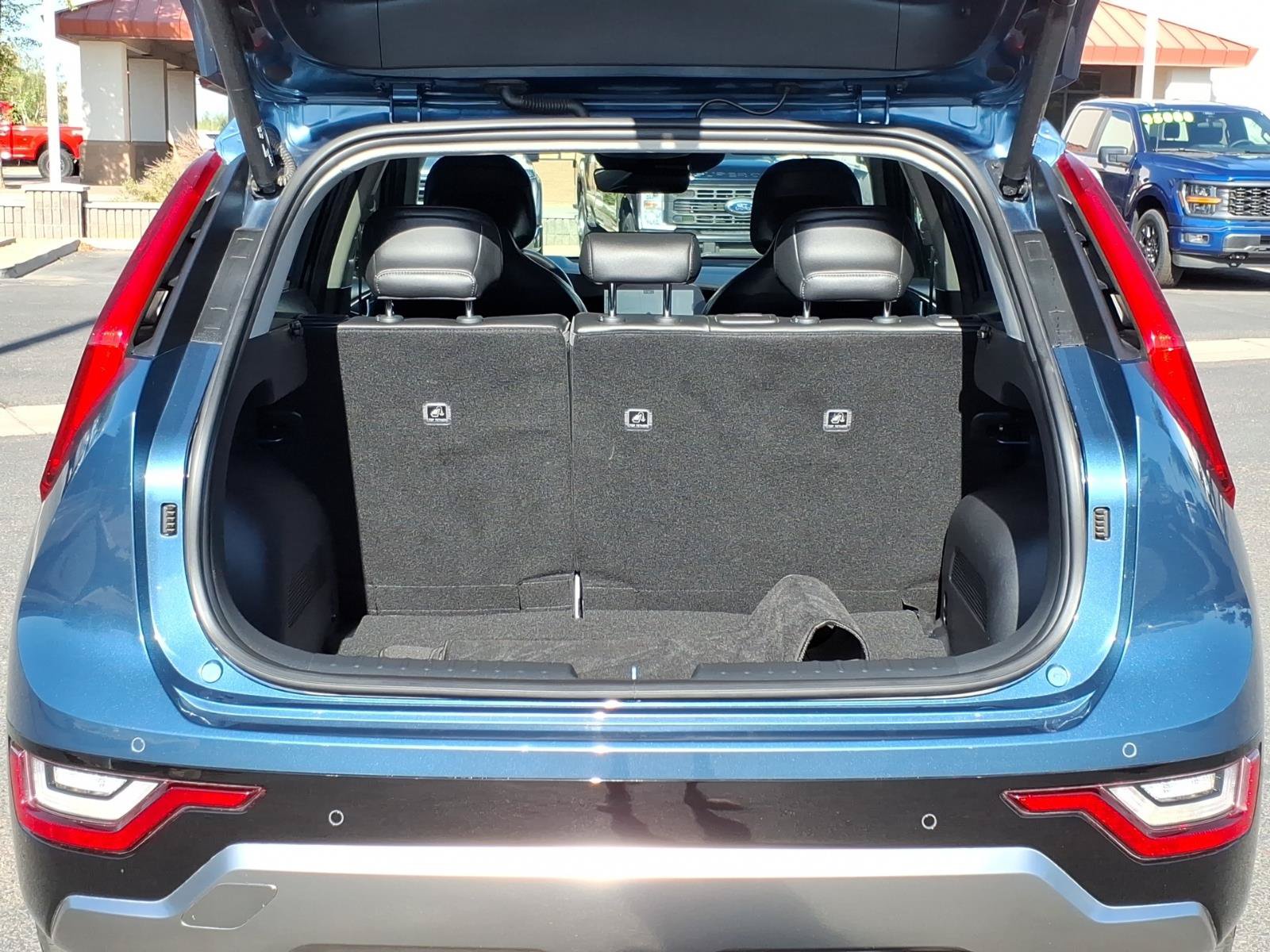 Used 2023 Kia Niro SX Touring FWD image 10
