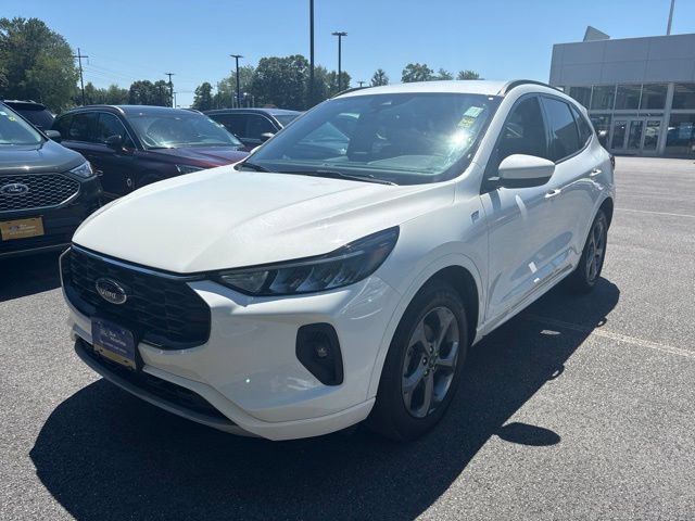 Certified 2023 Ford Escape ST-Line Select w/ Tech Pack #1 AWD/4WD image 2
