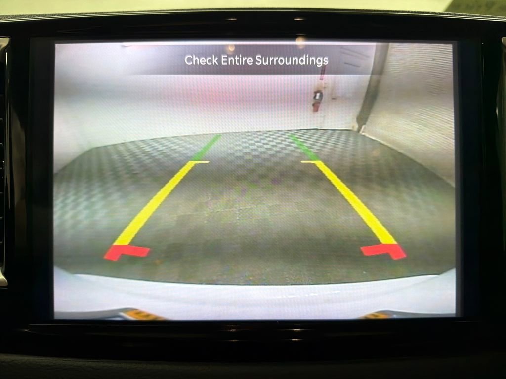Used 2023 Chrysler Pacifica Touring-L FWD image 25