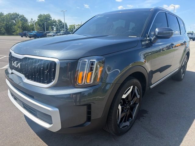 Used 2024 Kia Telluride EX w/ EX Captain's Chair Package AWD/4WD video 2