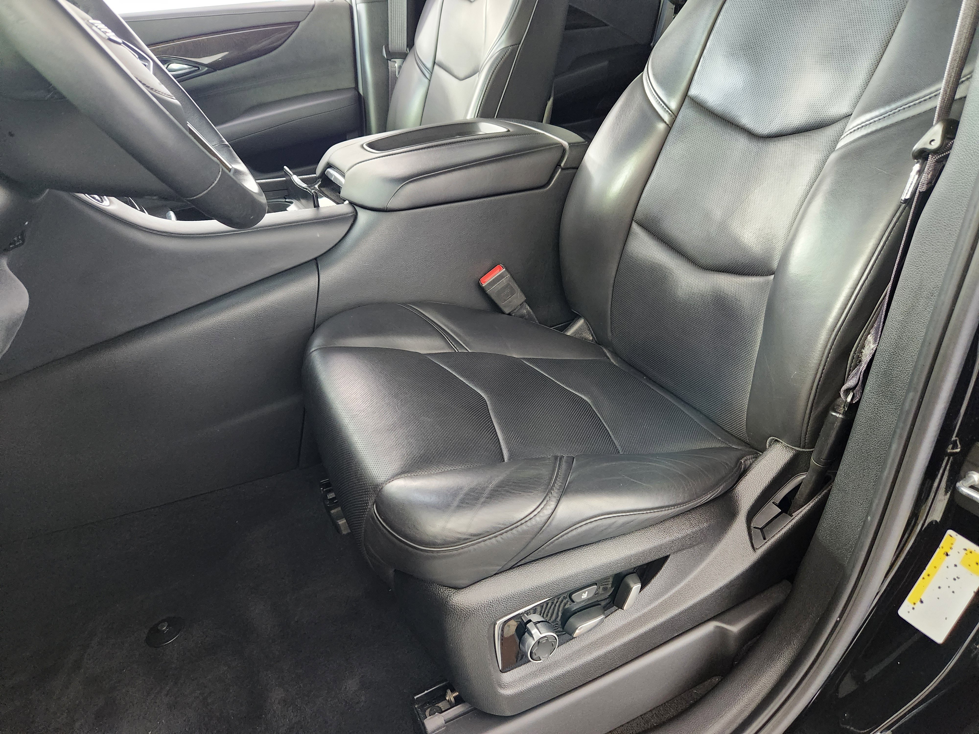 Used 2017 Cadillac Escalade Platinum image 12