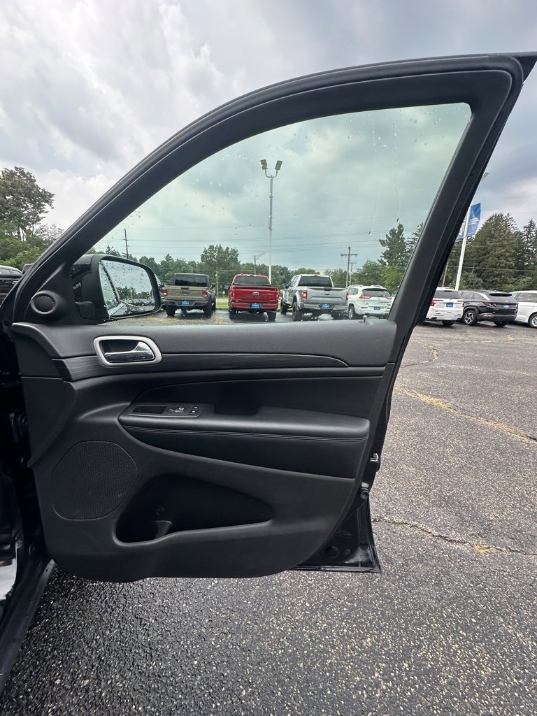 Used 2021 Jeep Grand Cherokee Laredo X image 18