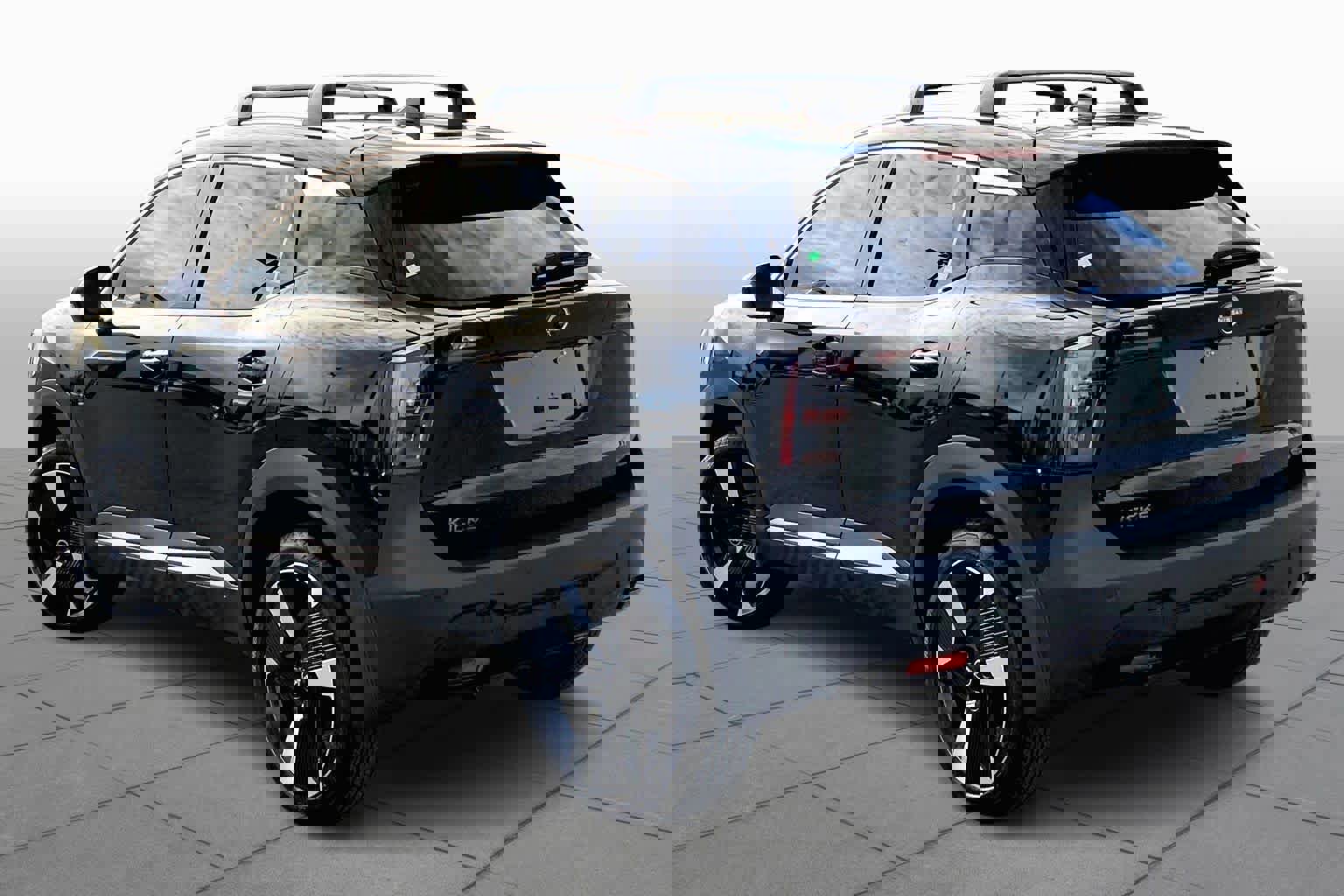 Used 2025 Nissan Kicks SR image 4