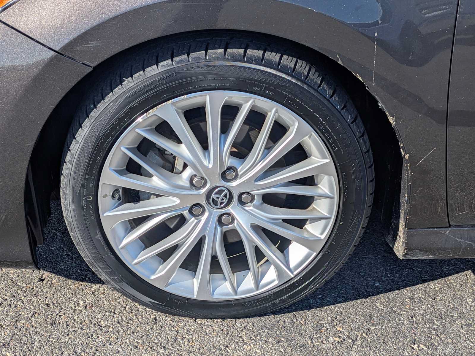 Used 2018 Toyota Camry XLE FWD image 11