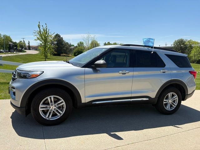 Certified 2024 Ford Explorer XLT w/ Equipment Group 202A AWD/4WD image 1