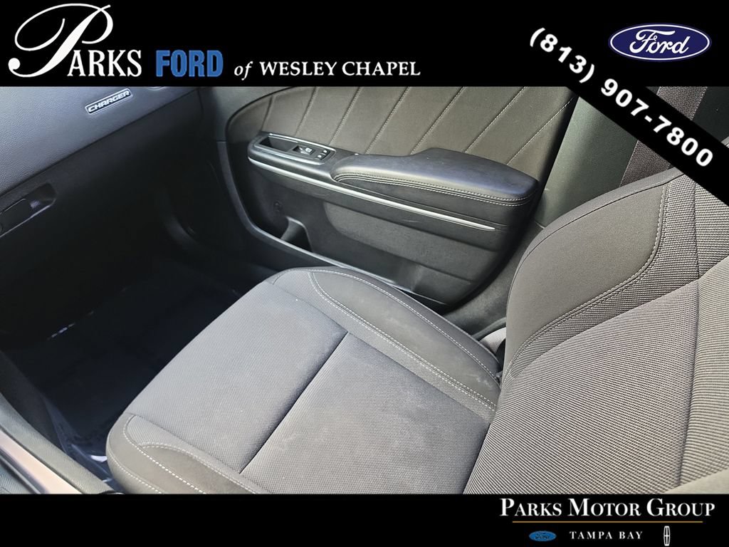 Used 2019 Dodge Charger SXT RWD image 14