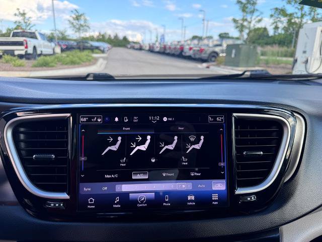 Used 2023 Chrysler Pacifica Touring-L FWD image 30