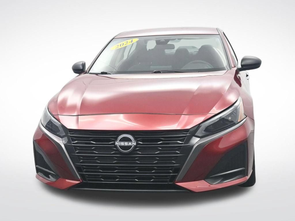 Used 2024 Nissan Altima 2.5 SV FWD image 2