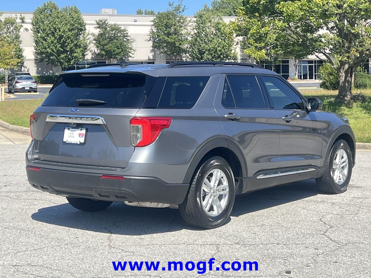 Certified 2023 Ford Explorer XLT RWD image 3