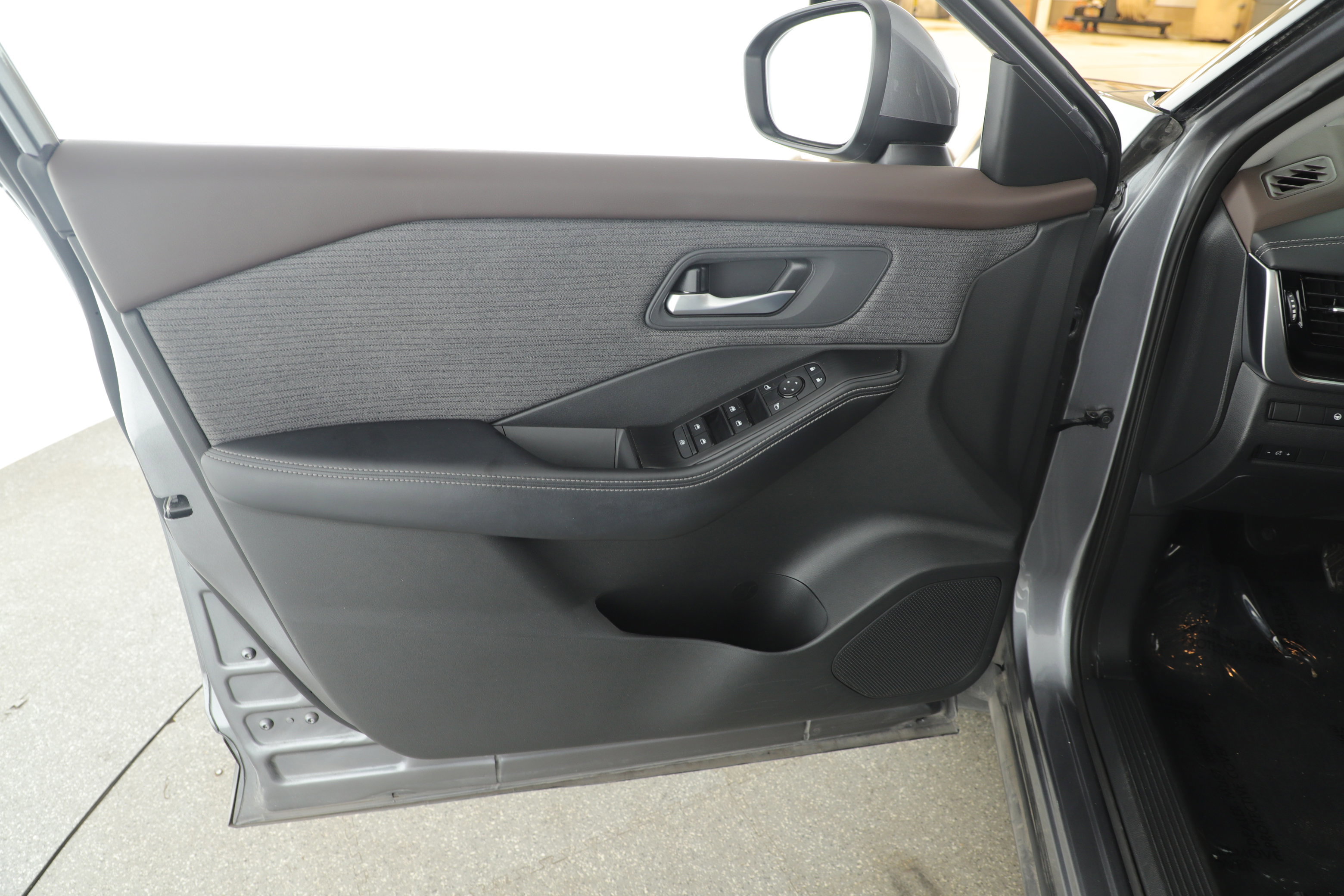 Used 2021 Nissan Rogue SV image 7