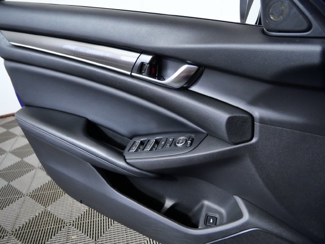 Used 2018 Honda Accord Sport image 27