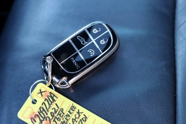 Used 2021 Jeep Grand Cherokee Limited image 39