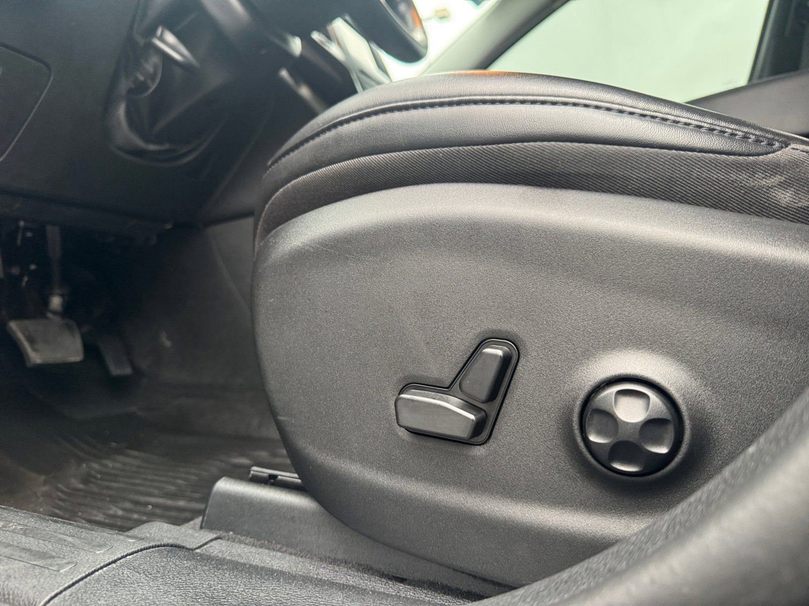 Used 2021 Jeep Cherokee Latitude Plus image 18