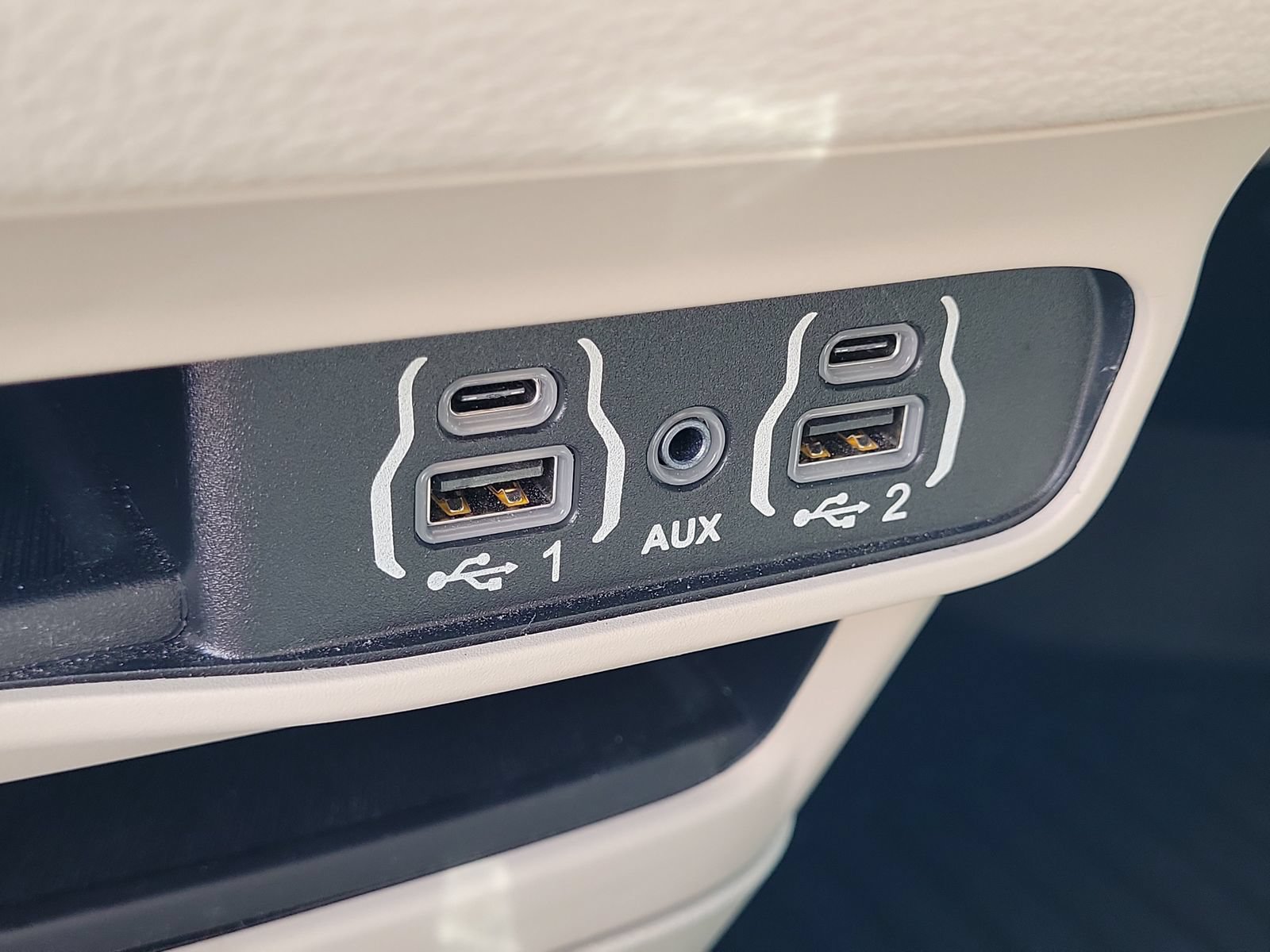 Used 2023 Chrysler Pacifica Touring-L FWD image 26