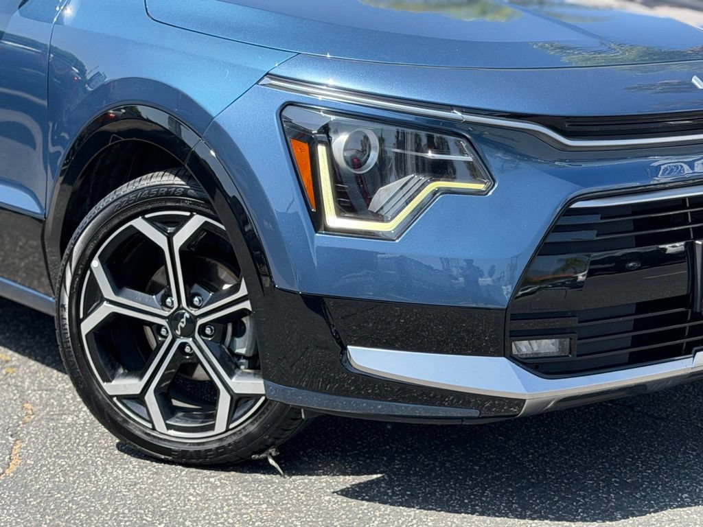 Used 2023 Kia Niro EX Touring FWD image 5