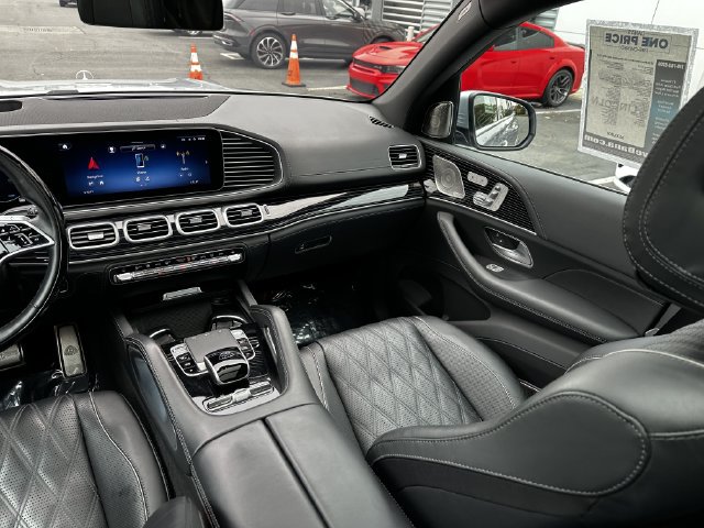 Used 2024 Mercedes-Benz Maybach GLS 600 4MATIC image 17
