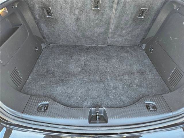 Used 2021 Chevrolet Trax LT w/ Midnight Edition image 9
