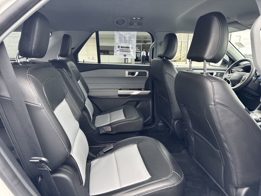 Certified 2022 Ford Explorer XLT w/ Equipment Group 202A image 8