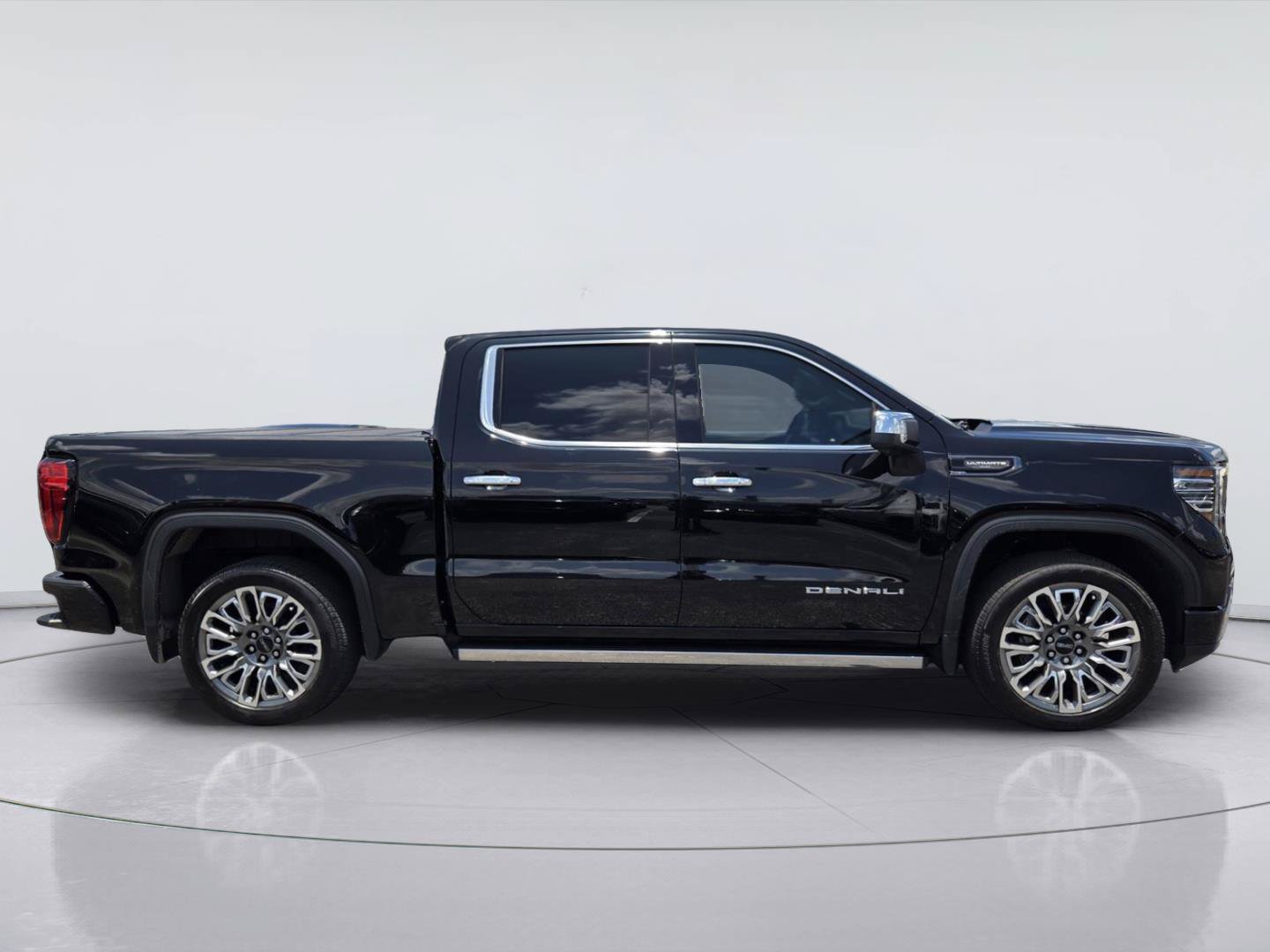 Used 2025 GMC Sierra 1500 Denali Ultimate AWD/4WD image 4