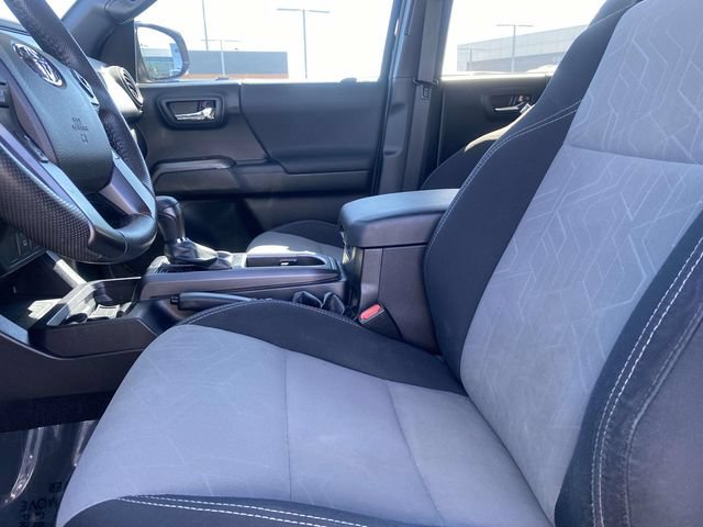 Used 2021 Toyota Tacoma TRD Off-Road AWD/4WD image 15