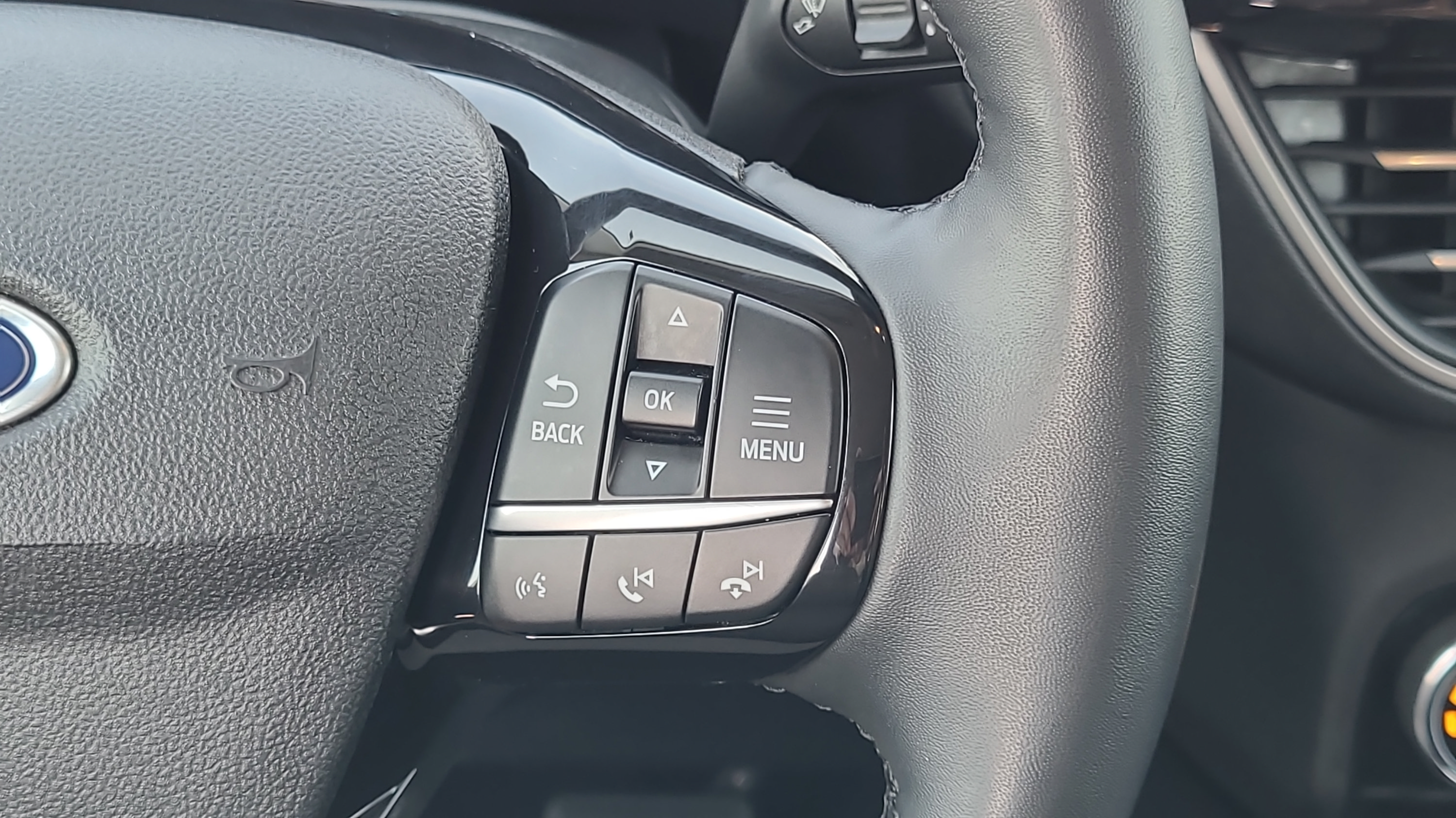 Certified 2022 Ford Escape SE w/ Cold Weather Package FWD image 13