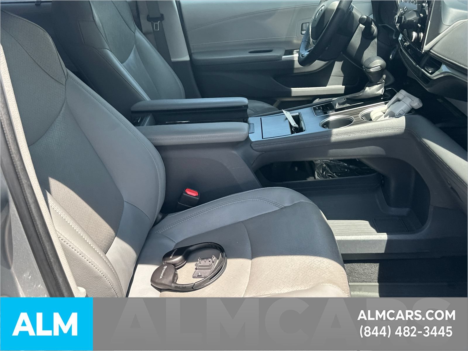 Used 2021 Toyota Sienna Limited FWD image 15