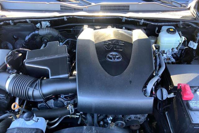 Used 2020 Toyota Tacoma TRD Off-Road w/ Technology Package image 31