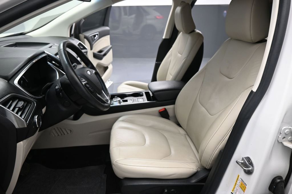 Certified 2020 Ford Edge Titanium FWD image 9