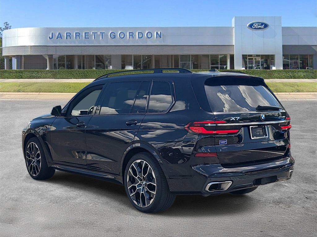 Used 2024 BMW X7 xDrive40i w/ M Sport Package AWD/4WD image 3