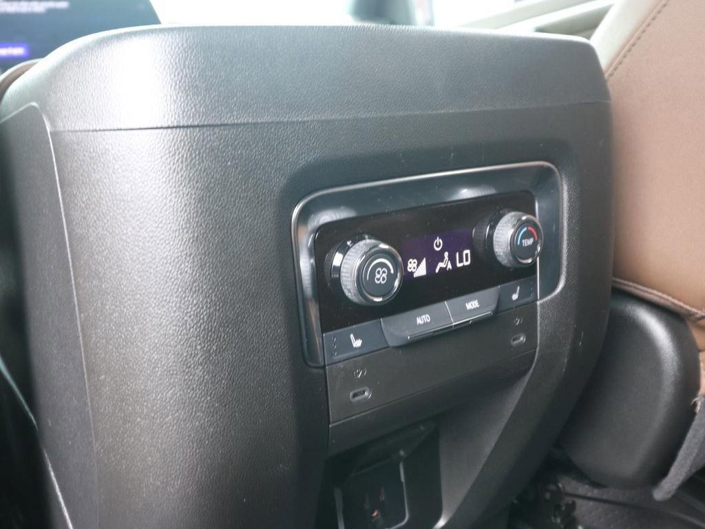 Used 2025 Chevrolet Tahoe High Country image 16