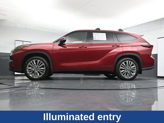 Used 2025 Toyota Highlander Platinum AWD/4WD image 32