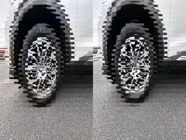 Certified 2025 Ford Explorer Platinum image 11