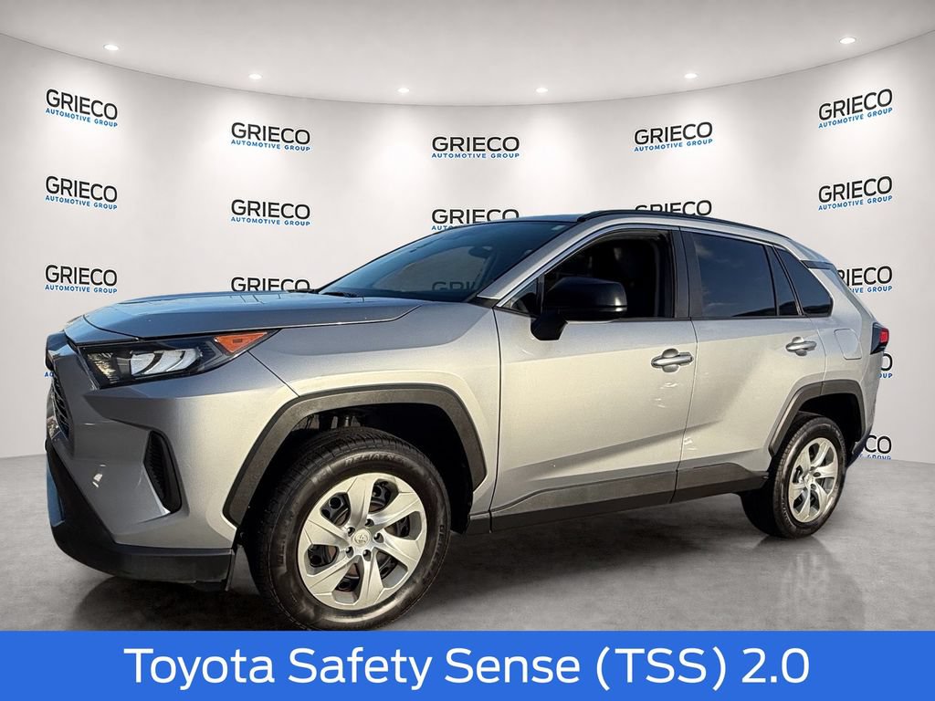 Used 2021 Toyota RAV4 LE FWD image 3