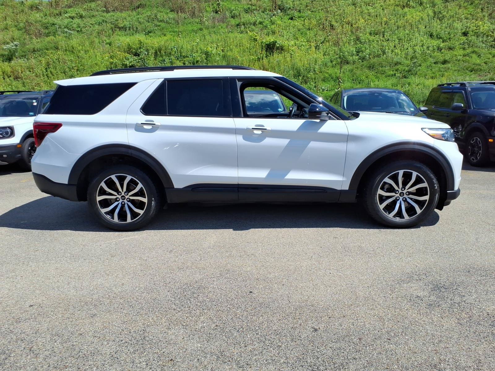 Certified 2022 Ford Explorer ST-Line w/ Class IV Trailer Tow Package AWD/4WD image 6