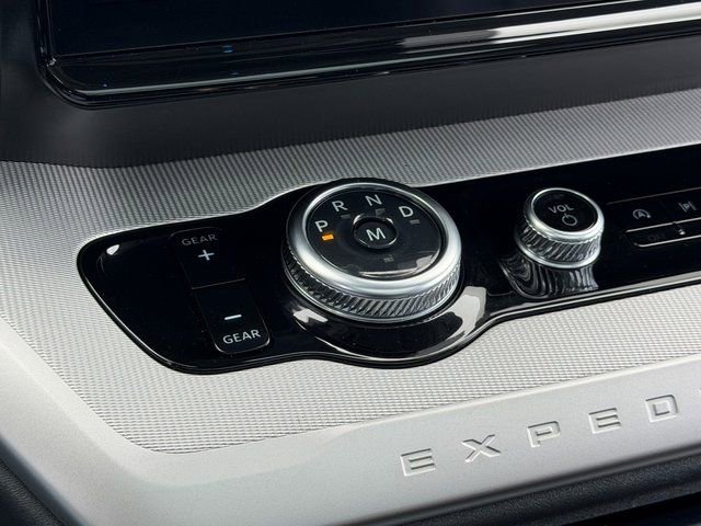 Certified 2025 Ford Expedition Active AWD/4WD image 35