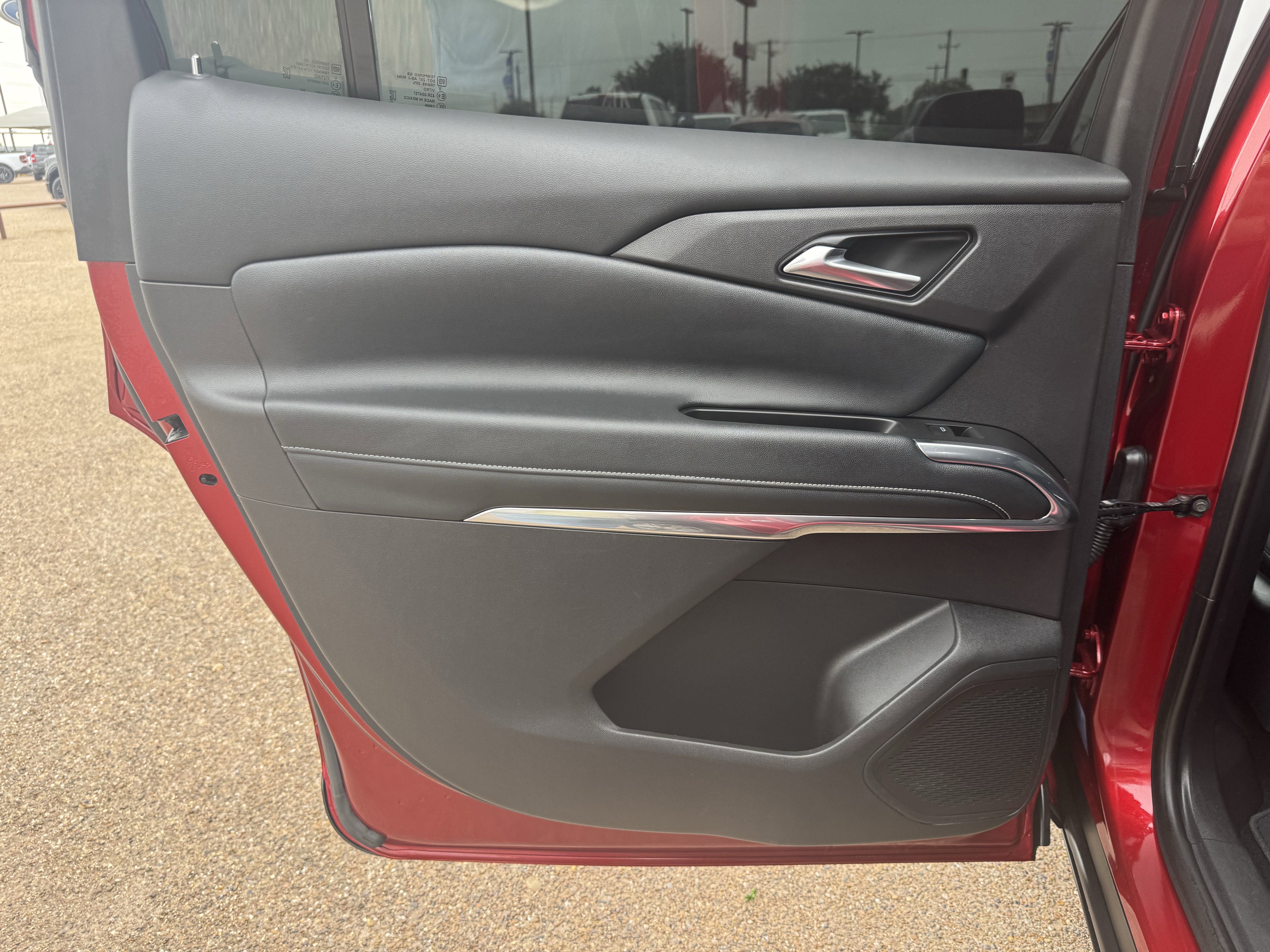 Used 2025 Chevrolet Traverse LT w/ LPO, Floor Liner Package FWD image 22