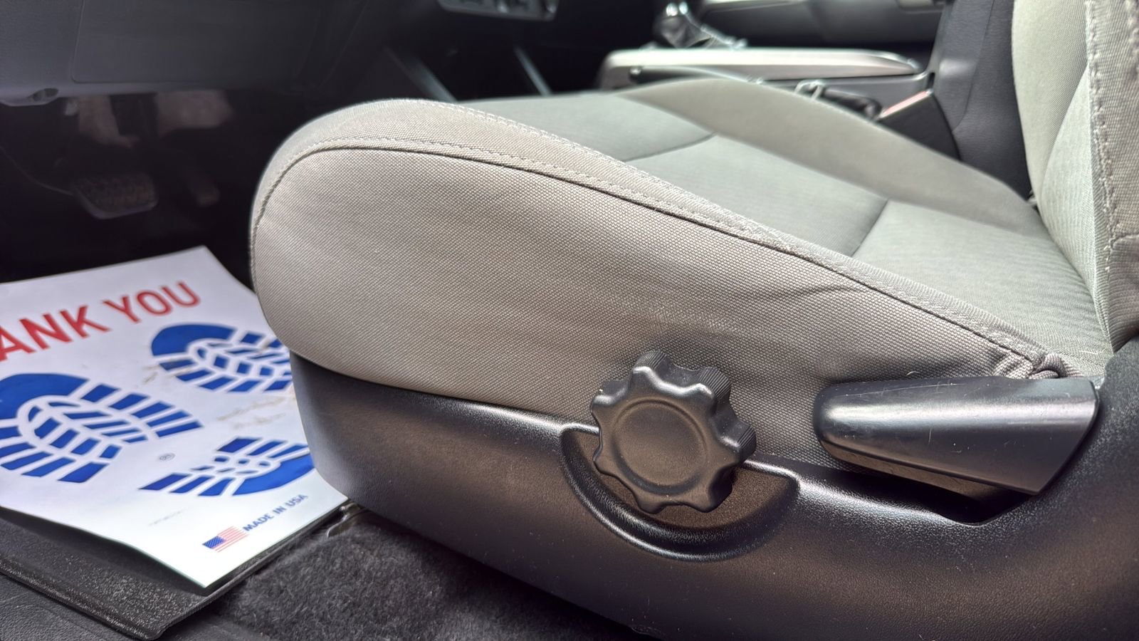 Used 2020 Toyota Tacoma SR5 w/ SR5 Appearance Package (SM) RWD image 8