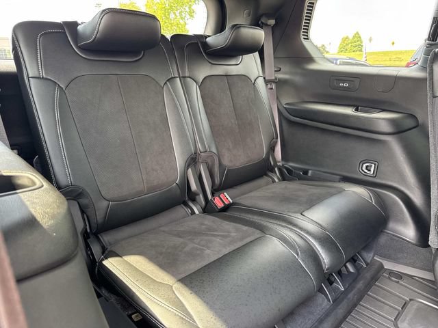Used 2023 Jeep Grand Cherokee L Altitude AWD/4WD image 10
