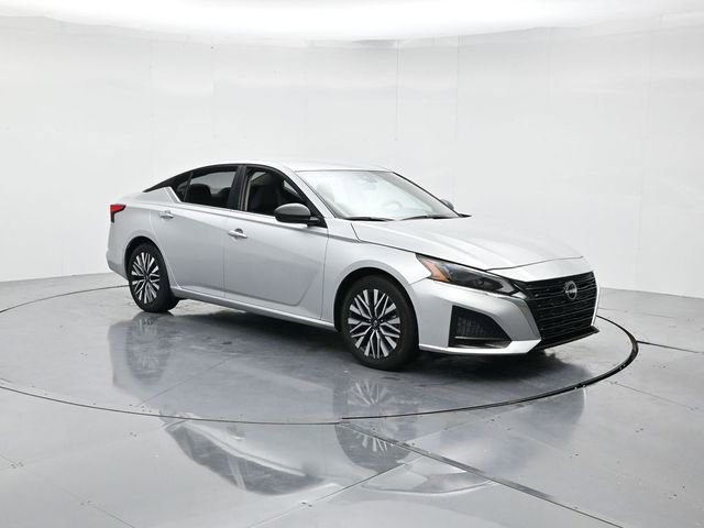 Used 2024 Nissan Altima 2.5 SV image 1